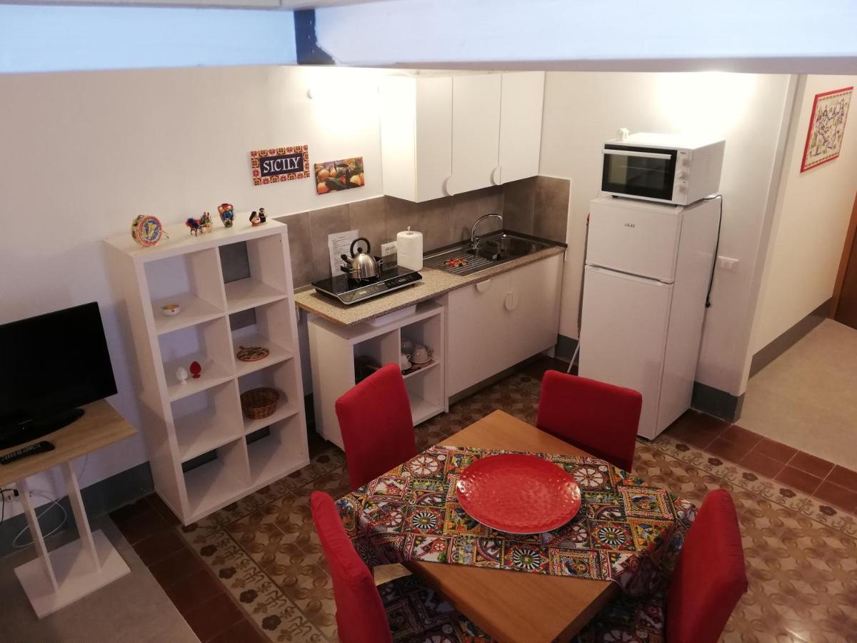 Il Posto Giusto Station Rooms Palermo Ngoại thất bức ảnh