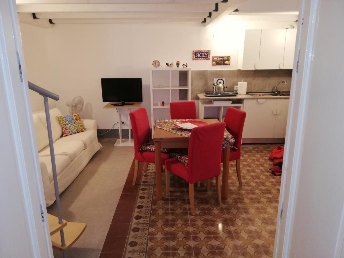 Il Posto Giusto Station Rooms Palermo Ngoại thất bức ảnh